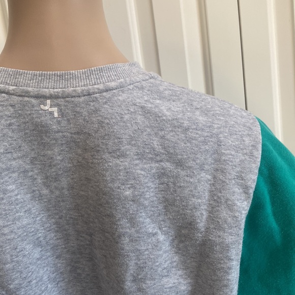 Joy Lab Womens L Crop Top Sweatshirt. Grey and Green sleeves. Soft and cozy. - Picture 7 of 12